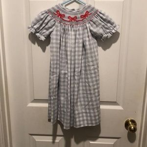 NWOT Delaney smocked dress 3t grey and white